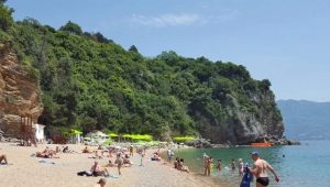 Pantai Mogren di Budva (Montenegro)