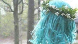 Tyrkysová barva vlasů: kdo se hodí a jak si barvit vlasy?