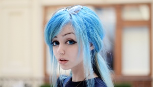 Rambut biru: warna popular, pilihan warna dan petua penjagaan