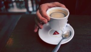 Cawan kopi: jenis, jenama, pemilihan dan penjagaan