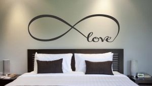 Yatak odası duvar tasarımı: dekor seçenekleri ve faydalı ipuçları
