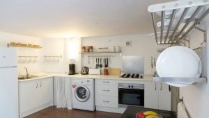 Køkken med vaskemaskine: fordele og ulemper, placering