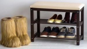 Batų lentynos su sėdyne koridoriuje: tipai ir pasirinkimai