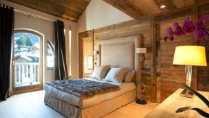 Dağ evi tarzı yatak odası: özellikler ve tasarım seçenekleri