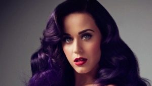 Rambut ungu gelap: warna dan kehalusan pewarnaan