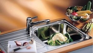Inset stainless steel kitchen sinks: mga feature at pagpipilian