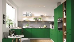 Green kitchen: a set and its combination with interior design