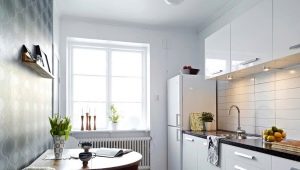 Diseño de cocina con un área de 8 m2. m con refrigerador