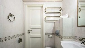 Design del bagno in una casa a pannelli