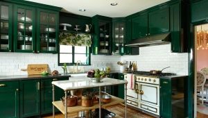 Smaragdne kuhinje: odabir slušalica i primjeri interijera