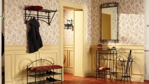 Smedejern hallway møbler: fordele, ulemper og smukke eksempler
