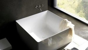 Square baths: materials, sizes and selection