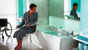 Engelliler ve yaşlılar için banyolar: çeşitleri ve seçenekleri