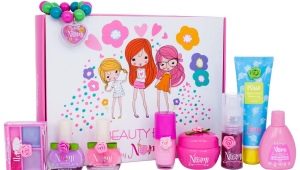 Children's cosmetics in a suitcase: what is in the set and how to choose?