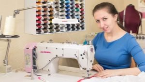 آلات الخياطة والاوفرلوك Aurora: النماذج والتوصيات للاختيار