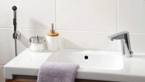 Sink faucets with a hygienic shower: types and features of choice