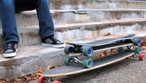 What is the difference between a longboard and a skateboard?