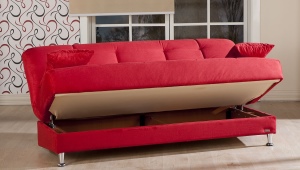 Как да изберем разтегателен диван с кутия за бельо?