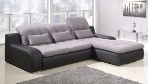 Sofa sudut dengan tempat tidur di interior ruang tamu