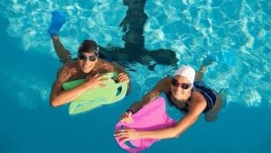 Svømmebræt i poolen: modeller, regler for valg og drift