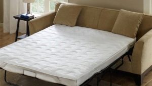 Orthopedic mattress topper on the sofa: characteristics, types, care and choice
