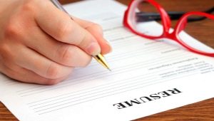 Mga rekomendasyon para sa pagguhit ng isang resume ng isang espesyalista sa mga tender