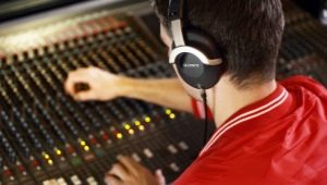 What does a sound engineer do and how do you become one?