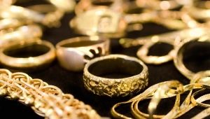 Jakie są rodzaje próbek złota do biżuterii i jak je określić?