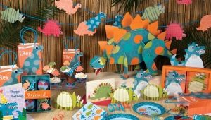 Paano mag-ayos ng isang dinosaur-style birthday party?