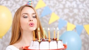 Hvordan fejrer man fødselsdagen for en pige på 18 år?