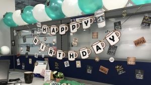 How to decorate a colleague's workplace for his birthday?
