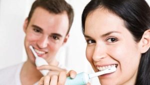 How do I brush my teeth with an electric toothbrush?