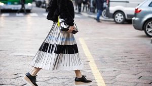 Fashionable pleated skirt