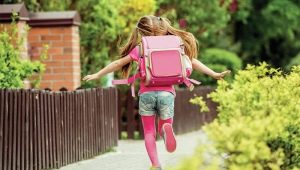 Hogyan válasszunk iskolai hátizsákot egy 1-4 osztályos lánynak?