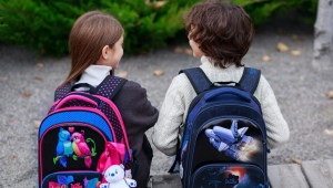 Jak vybrat školní batoh pro teenagery ve třídách 5-11?