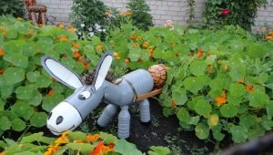 DIY crafts for the garden from plastic bottles
