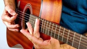 Kas ir ģitāras harmonika un kā to spēlēt?