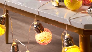 The second life of light bulbs: a variety of crafts