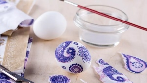 How to dye eggs with napkins?