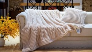 Features of blankets and bedspreads
