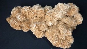 What is a desert rose and how is stone used?