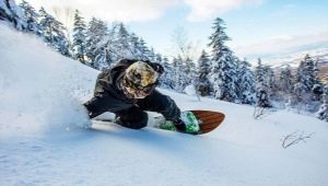 Bir snowboard üzerinde serbest sürüş