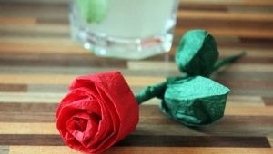 Kaip iš servetėlės ​​pasidaryti rožę?