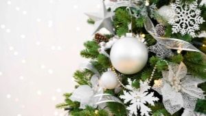 Kako okrasiti božično drevo s trakovi?