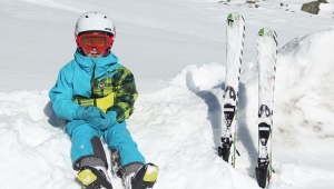 ما هو التزلج على المنحدرات للأطفال وكيفية اختيارهم؟