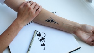 Vlastnosti tetovania nakresleného perom