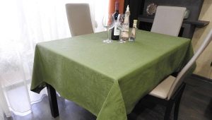 Đặc điểm của khăn trải bàn màu xanh lá cây