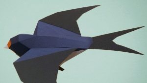 Assemblage d'origami en forme d'hirondelle