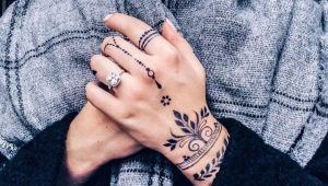 Tatuaje en la mano para niñas.