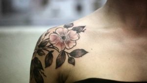Tatuering på axeln för tjejer